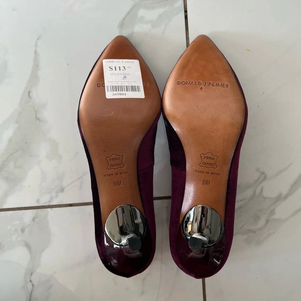 Women’s Donald J Pliner chianti velvet heels size 8. - Picture 4 of 5